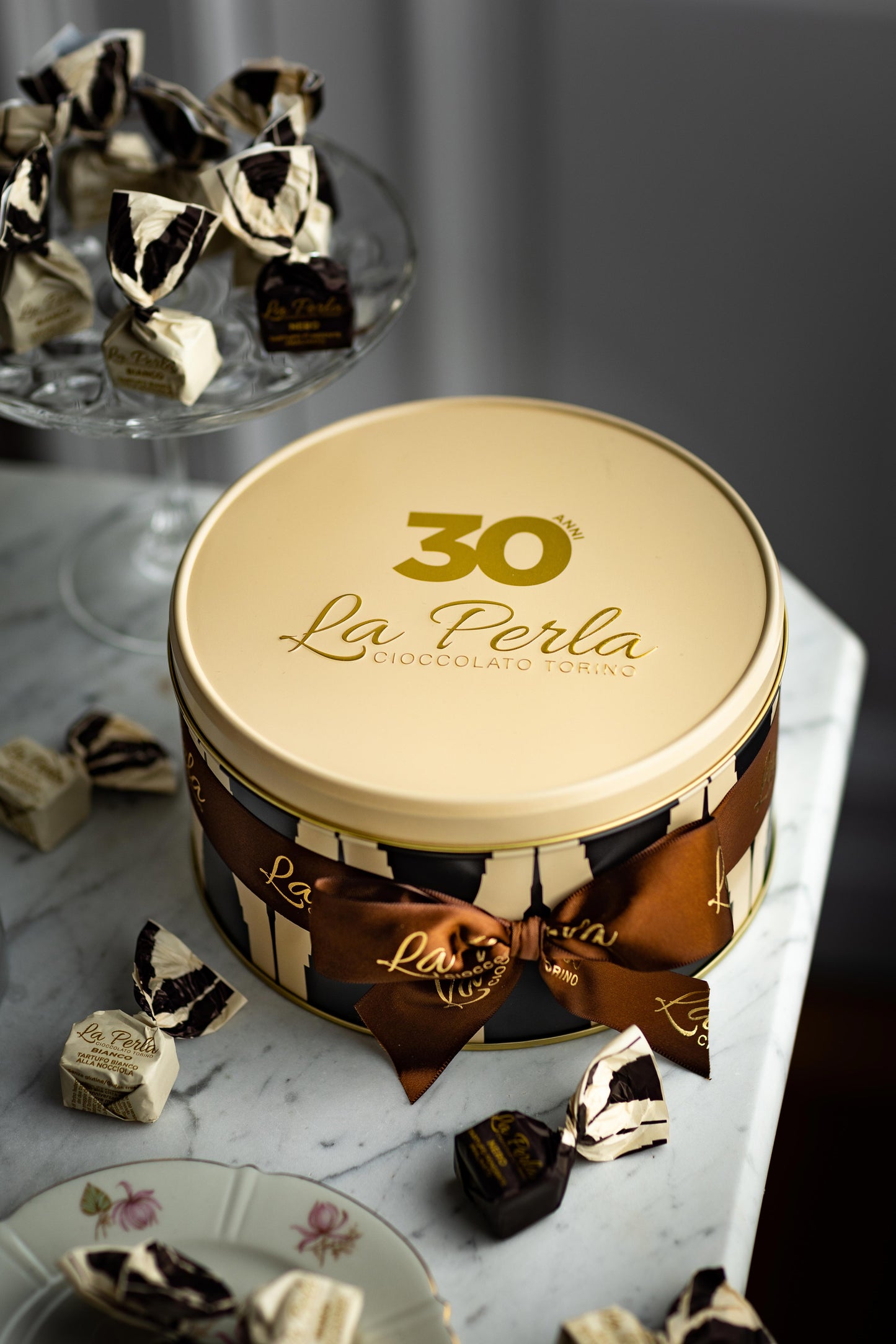 Schokoladentrüffel Sortiment Schwarz & Weiß – 30 Jahre Edition, 300 g